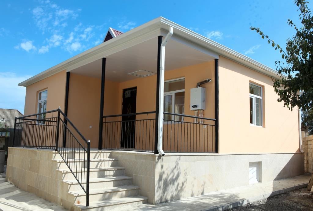 Bir qrup şəhid ailəsi və Qarabağ müharibəsi əlilinə fərdi evlər verildi (FOTO) - Gallery Image