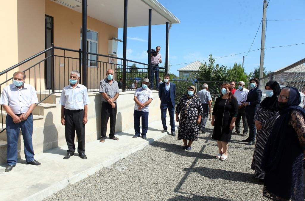 Bir qrup şəhid ailəsi və Qarabağ müharibəsi əlilinə fərdi evlər verildi (FOTO) - Gallery Image