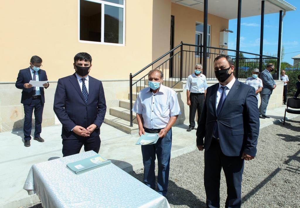 Bir qrup şəhid ailəsi və Qarabağ müharibəsi əlilinə fərdi evlər verildi (FOTO) - Gallery Image