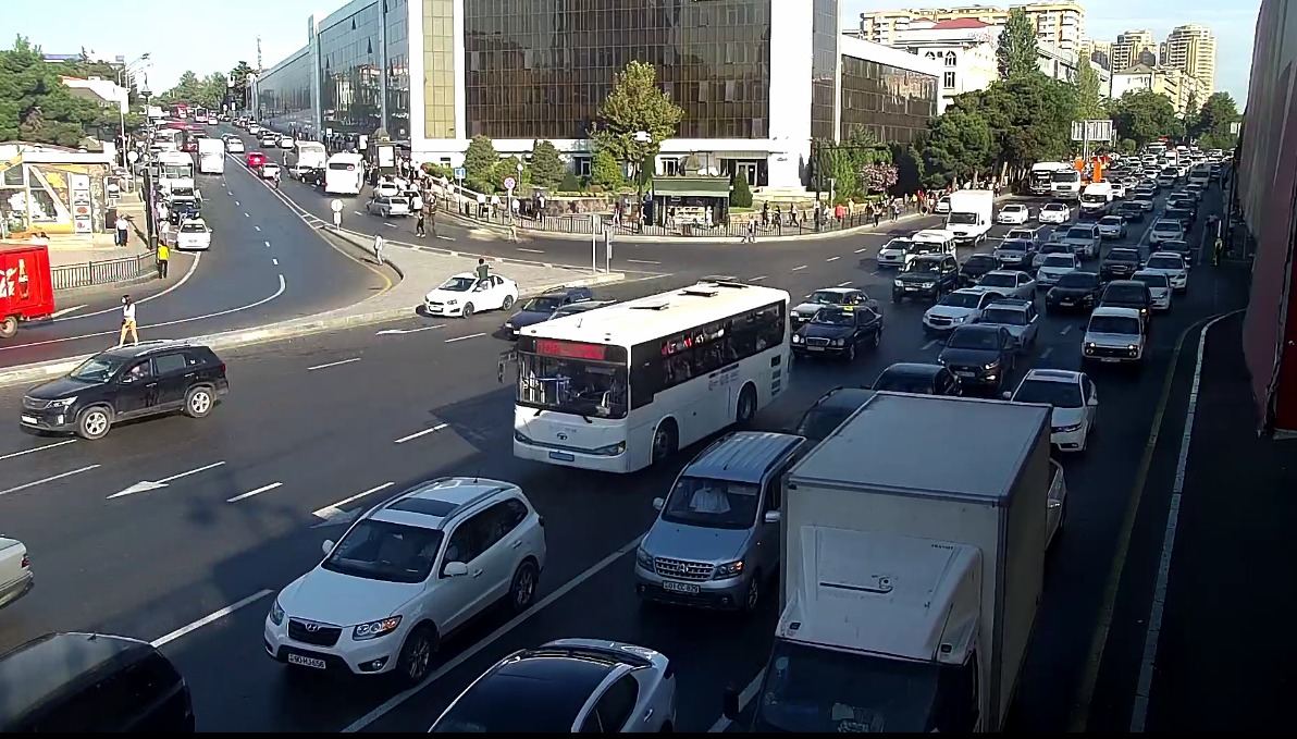 BNA: Yollarda hərəkət intensivliyi və sərnişindaşımalara tələbat əhəmiyyətli dərəcədə artıb (FOTO) - Gallery Image