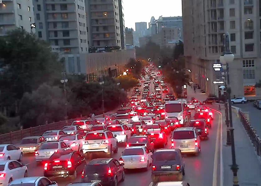 BNA: Yollarda hərəkət intensivliyi və sərnişindaşımalara tələbat əhəmiyyətli dərəcədə artıb (FOTO) - Gallery Image