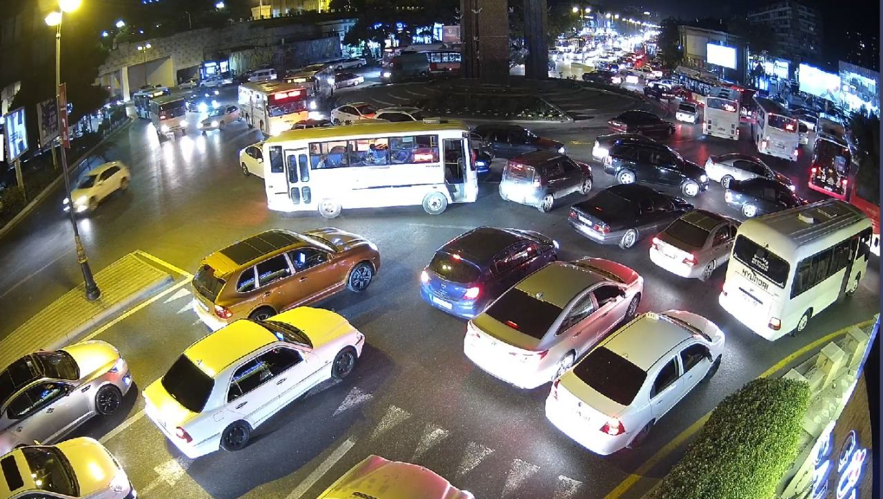 BNA: Yollarda hərəkət intensivliyi və sərnişindaşımalara tələbat əhəmiyyətli dərəcədə artıb (FOTO) - Gallery Image