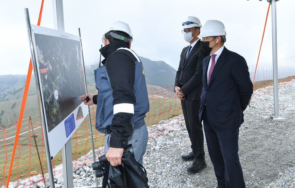 İqtisadiyyat naziri Mikayıl Cabbarov “Daşkəsən” dəmir filizi və “Çovdar” qızıl yataqları ilə tanış olub (FOTO) - Gallery Image