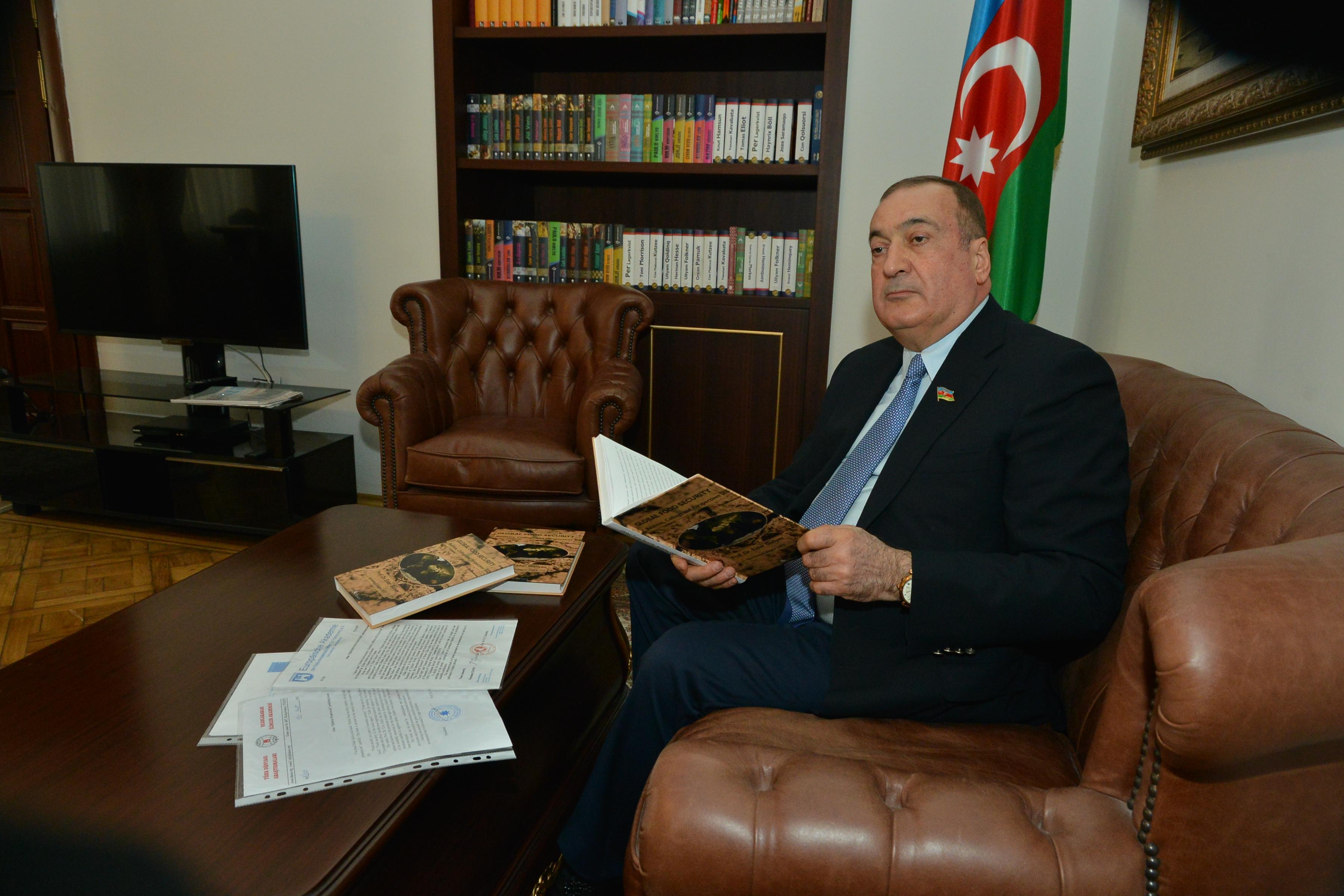  Eldar Quliyev