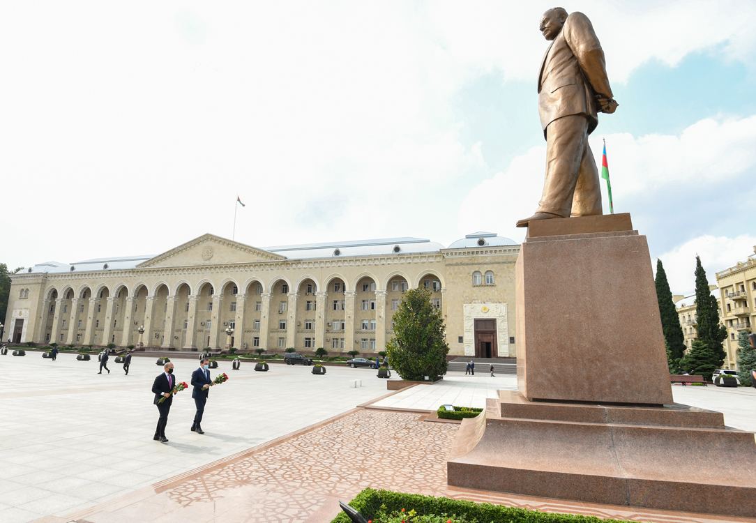 İqtisadiyyat naziri Mikayıl Cabbarov Gəncədə sənaye müəssisələrinin fəaliyyəti ilə tanış olub (FOTO) - Gallery Image