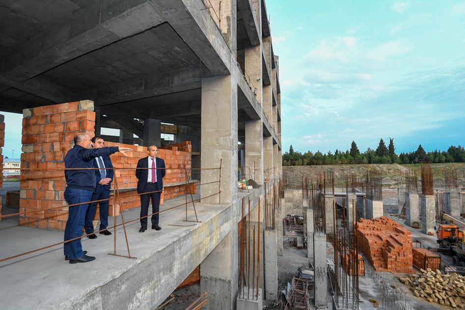 İqtisadiyyat naziri Mikayıl Cabbarov Gəncədə sənaye müəssisələrinin fəaliyyəti ilə tanış olub (FOTO) - Gallery Image