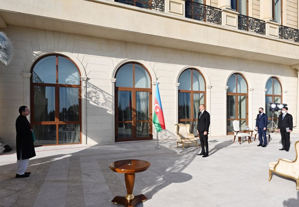 Prezident İlham Əliyev Pakistanın Azərbaycanda yeni təyin olunmuş səfirinin etimadnaməsini qəbul edib (FOTO) - Gallery Image