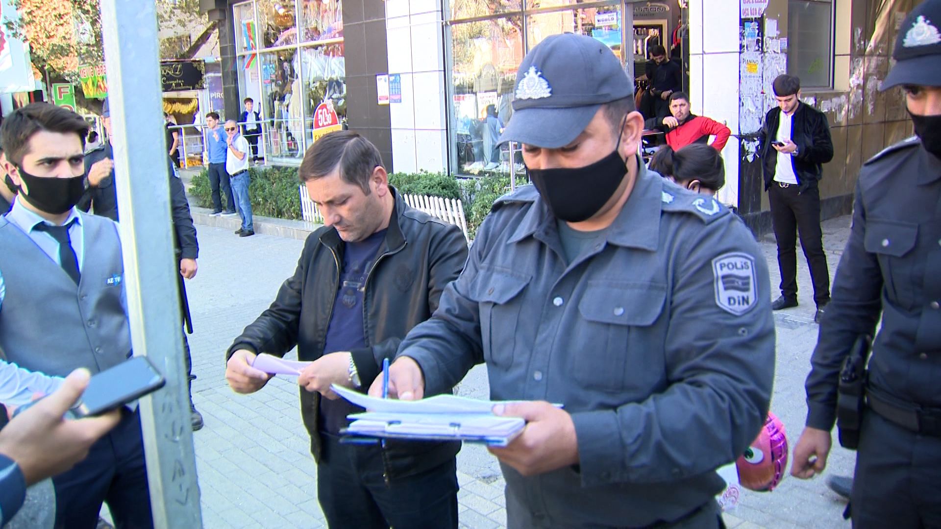 Bakıda karantin qaydalarına əməl etməyən şəxslər cərimələnib (FOTO) - Gallery Image