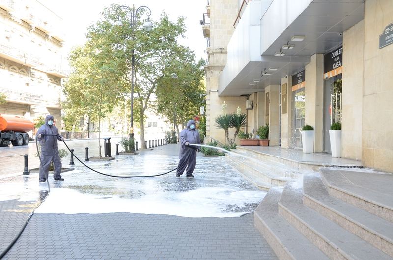 Bakıda növbəti dezinfeksiya işləri aparılıb (FOTO) - Gallery Image