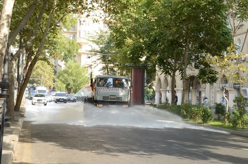 Bakıda növbəti dezinfeksiya işləri aparılıb (FOTO) - Gallery Image