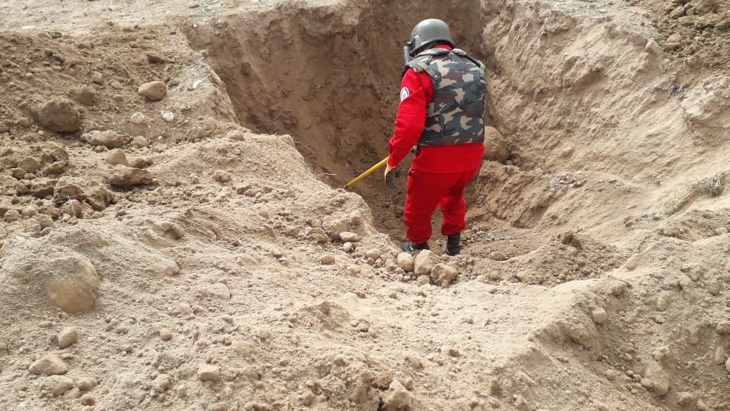Cəbhəboyu ərazilərdə top mərmisi, bombacıq və mərmi qalıqları aşkarlanıb (FOTO) - Gallery Image