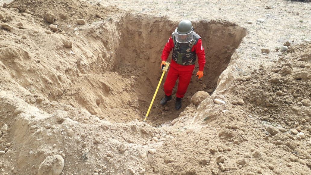 Cəbhəboyu ərazilərdə top mərmisi, bombacıq və mərmi qalıqları aşkarlanıb (FOTO) - Gallery Image