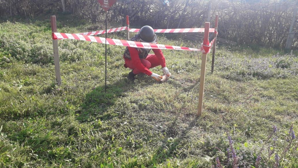 Cəbhəboyu ərazilərdə top mərmisi, bombacıq və mərmi qalıqları aşkarlanıb (FOTO) - Gallery Image