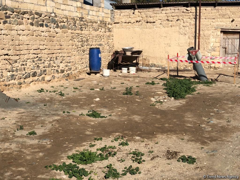 Goranboyda evin həyətinə düşüb partlamayan erməni raketi (FOTO) - Gallery Image