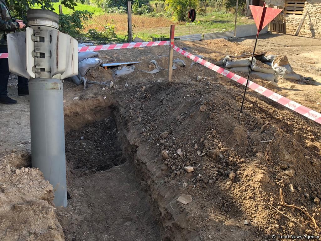 Goranboyda evin həyətinə düşüb partlamayan erməni raketi (FOTO) - Gallery Image