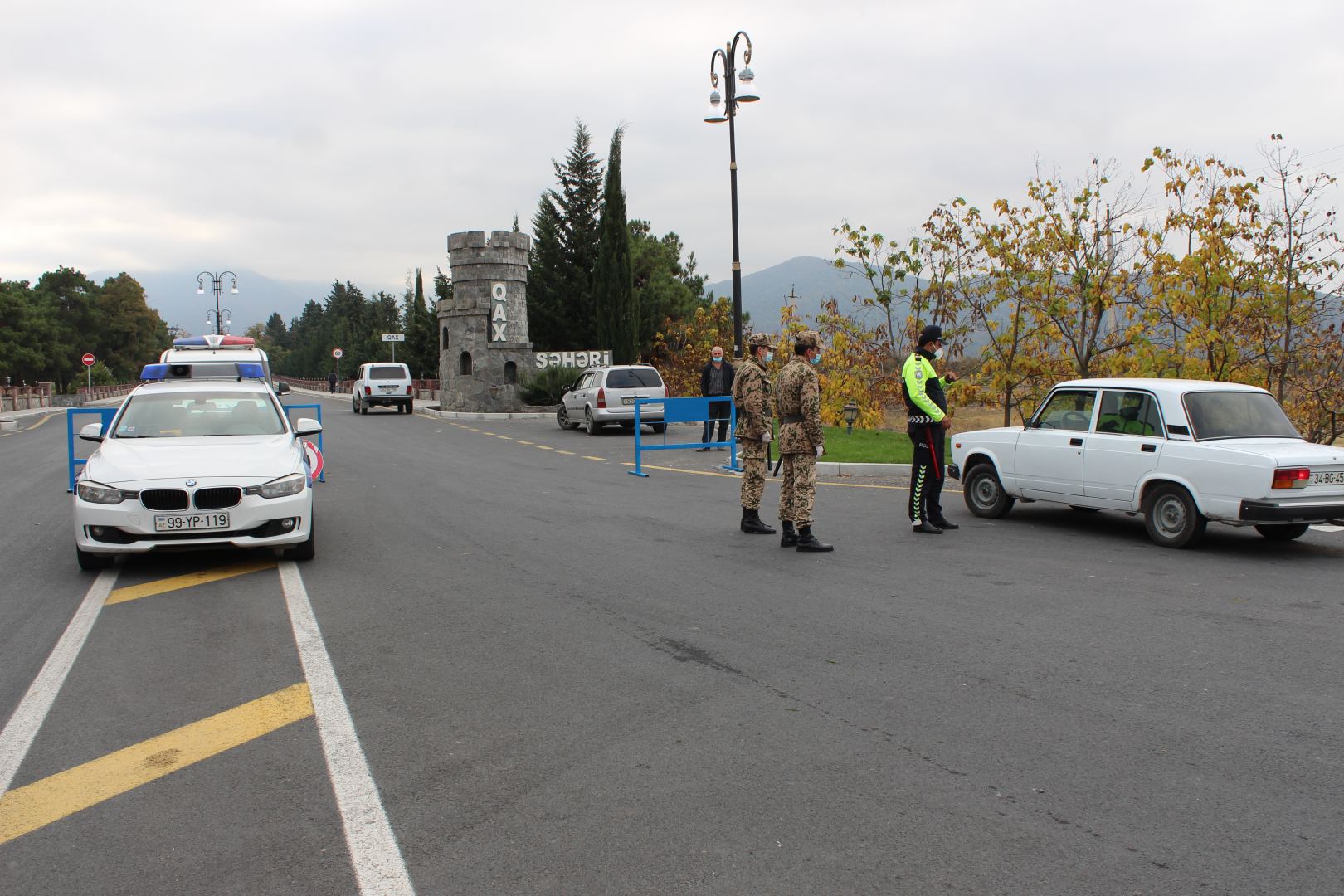 Qax və Zaqatalanın giriş-çıxışlarında karantin postları qurulub (FOTO) - Gallery Image