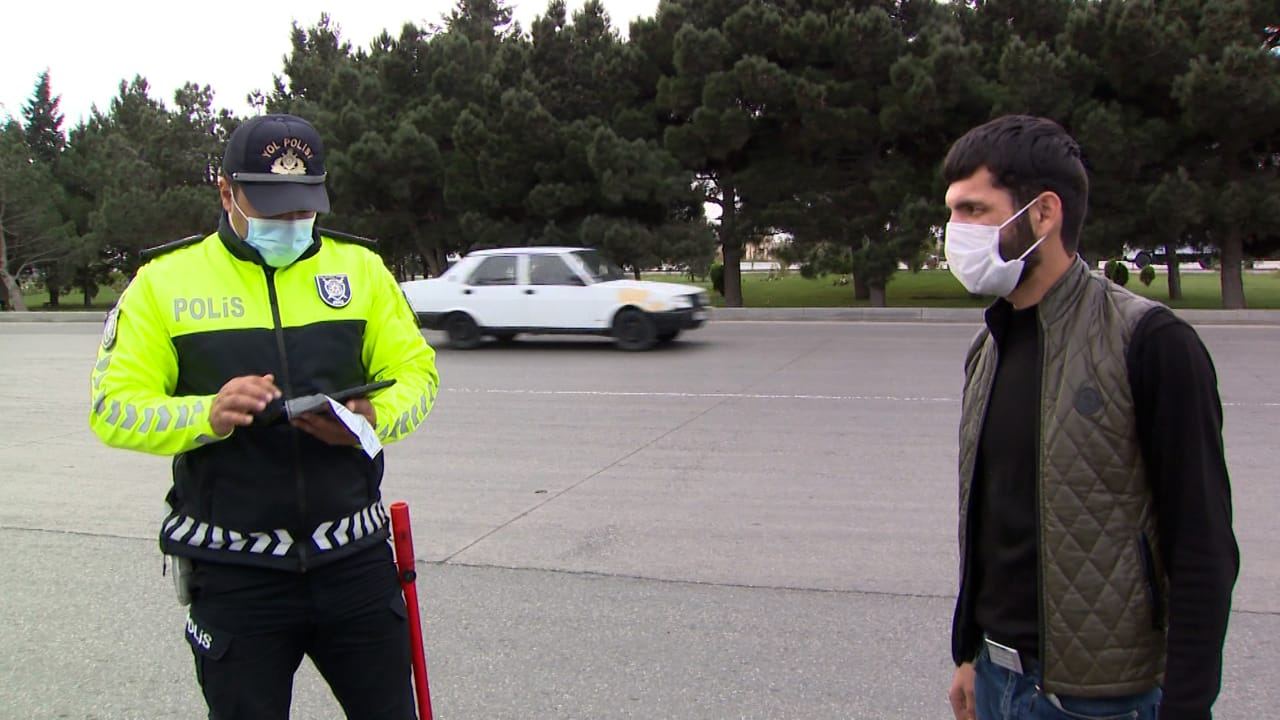 Sumqayıtda polis maskadan istifadəyə nəzarəti gücləndirdi (FOTO) - Gallery Image