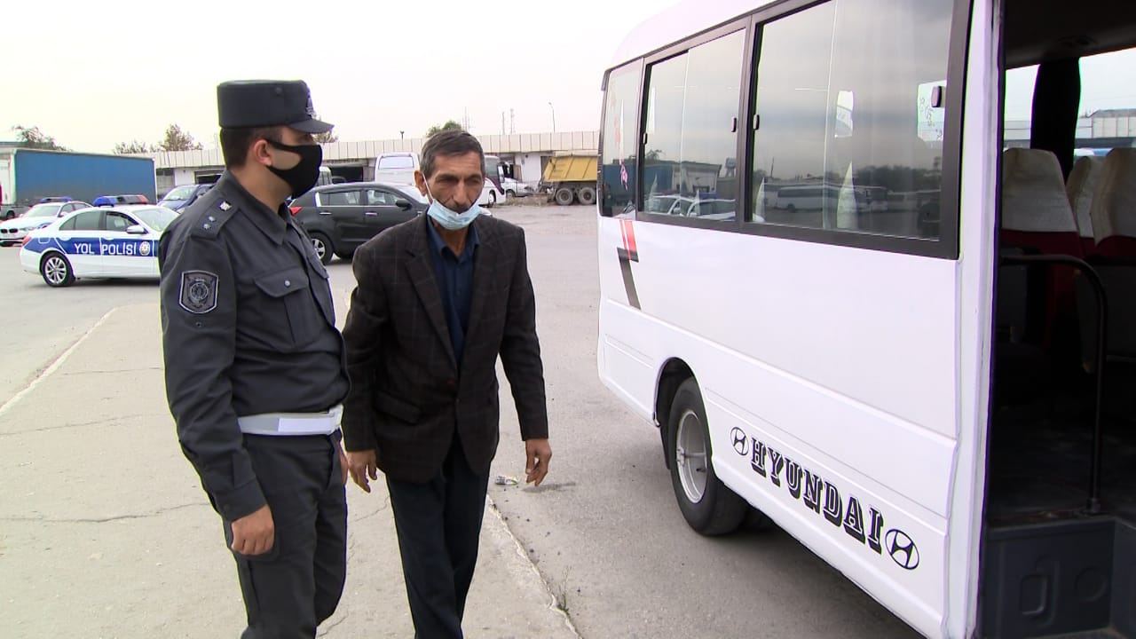 Sumqayıtda polis maskadan istifadəyə nəzarəti gücləndirdi (FOTO) - Gallery Image