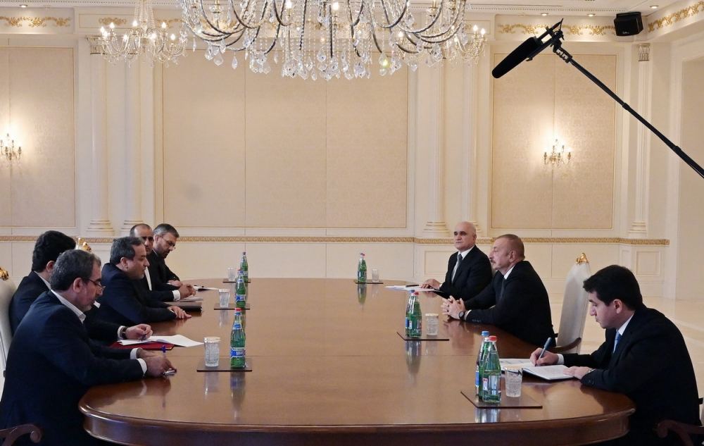 Prezident İlham Əliyev İran Prezidentinin xüsusi nümayəndəsinin başçılıq etdiyi nümayəndə heyətini qəbul edib (FOTO) - Gallery Image
