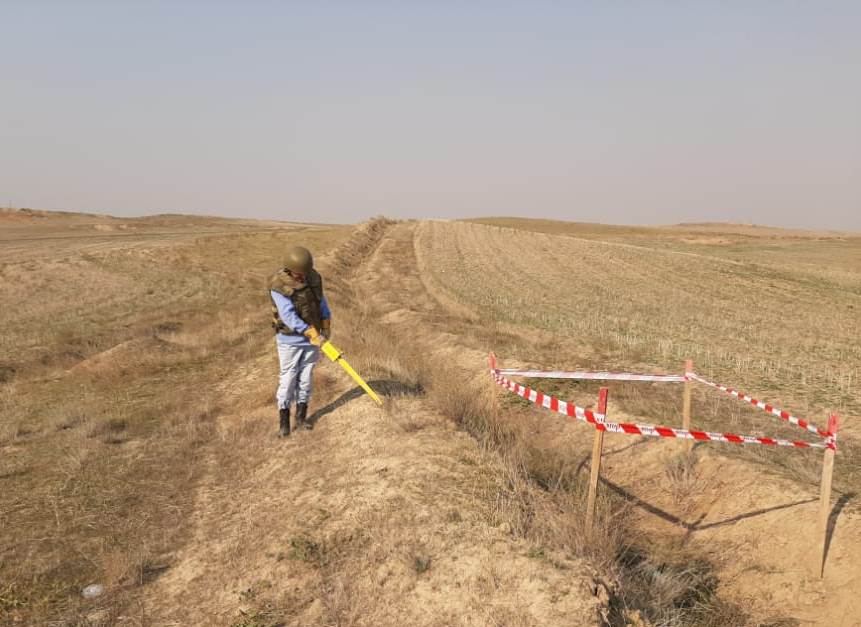 ANANA cəbhəboyu ərazilərdə top mərmisi, idarə olunan raket, radiopelenqator və mərmi qalıqları aşkar edib (FOTO) - Gallery Image