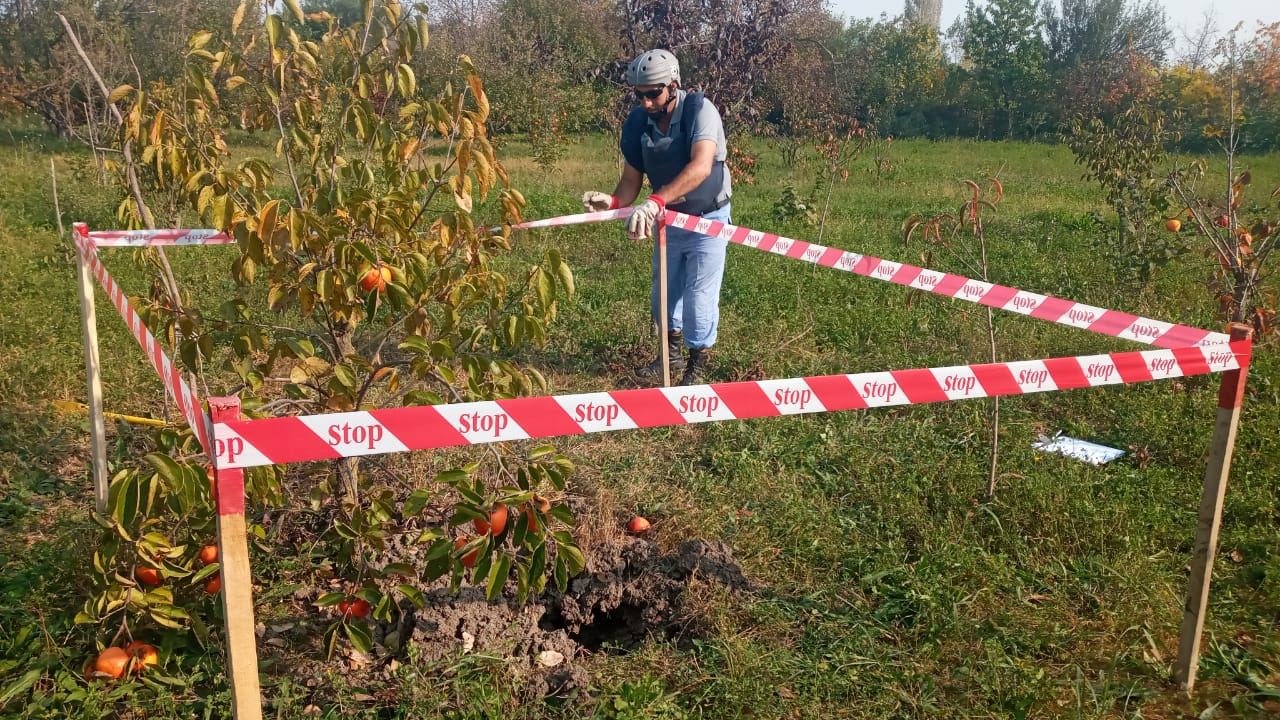 ANANA cəbhəboyu ərazilərdə top mərmisi, idarə olunan raket, radiopelenqator və mərmi qalıqları aşkar edib (FOTO) - Gallery Image