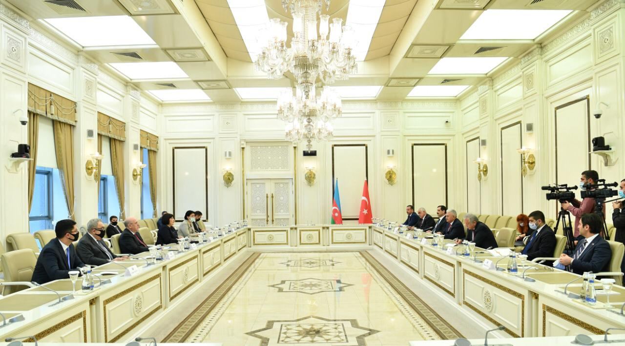 Sahibə Qafarova Binəli Yıldırımın başçılıq etdiyi nümayəndə heyəti ilə görüşüb (FOTO) - Gallery Image
