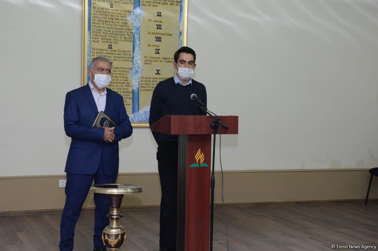 Əsir düşmüş erməni adventis Bakıda kilsədə dua edib (FOTO) - Gallery Image