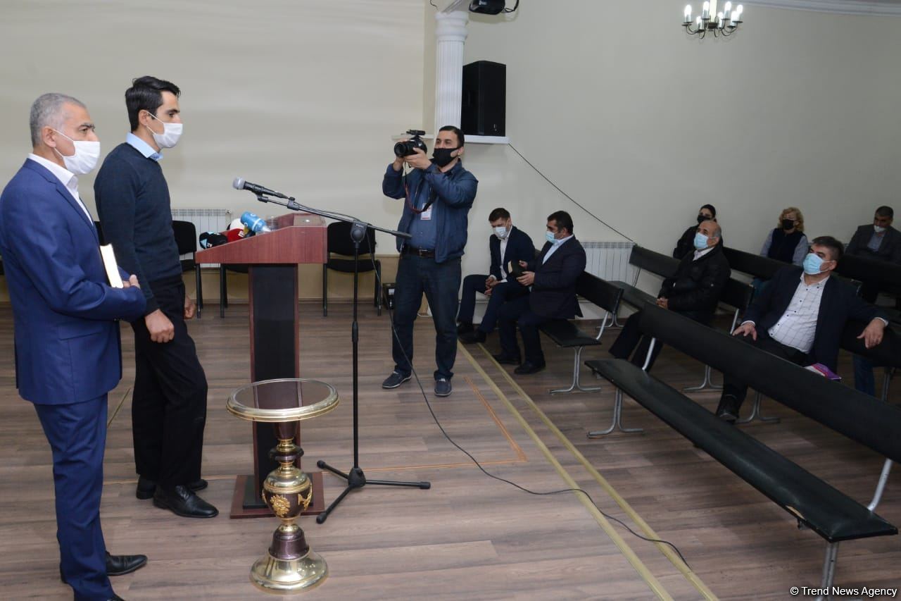 Əsir düşmüş erməni adventis Bakıda kilsədə dua edib (FOTO) - Gallery Image