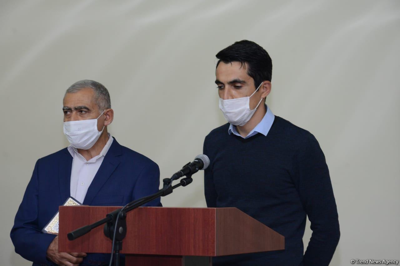 Əsir düşmüş erməni adventis Bakıda kilsədə dua edib (FOTO) - Gallery Image