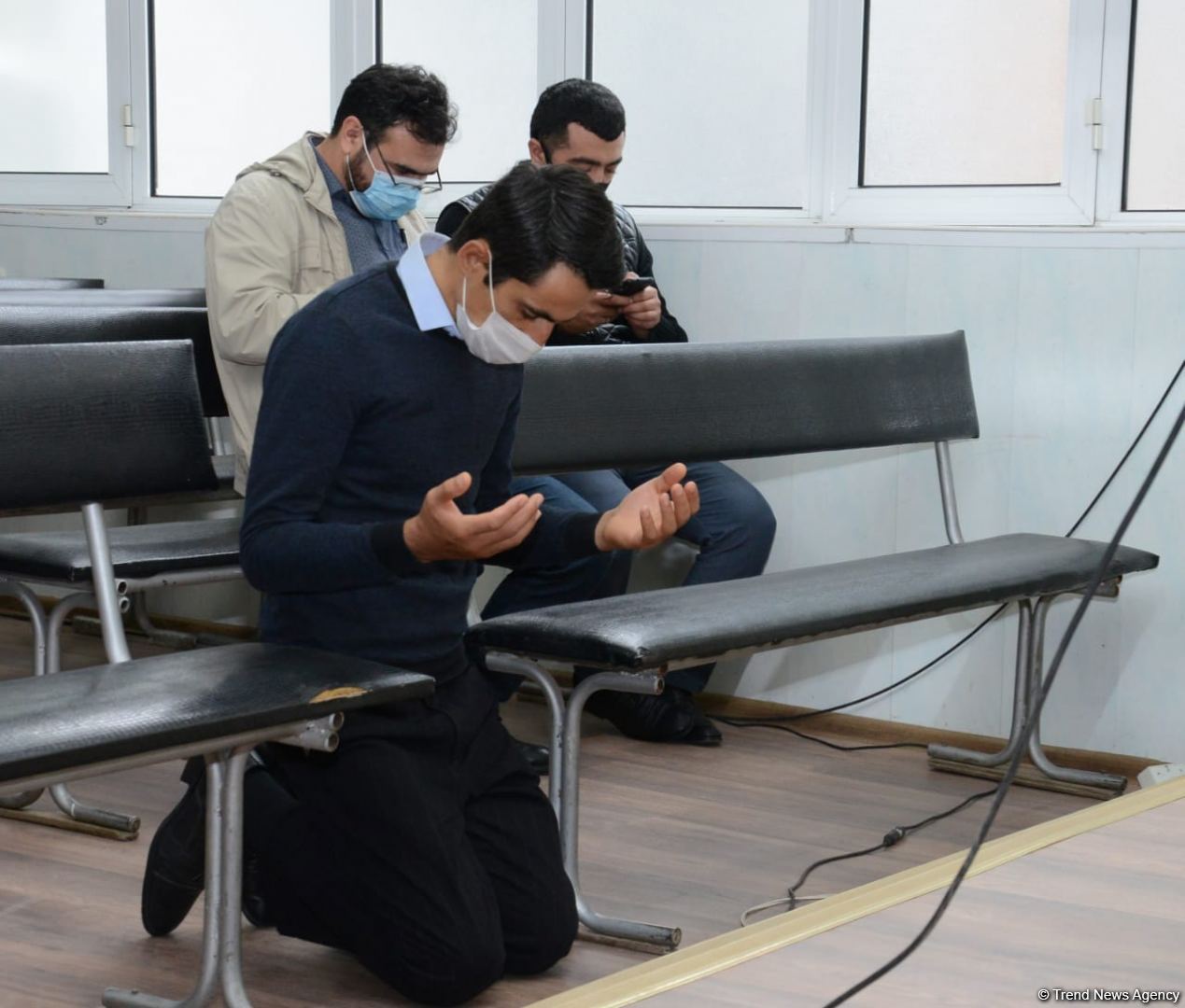 Əsir düşmüş erməni adventis Bakıda kilsədə dua edib (FOTO) - Gallery Image