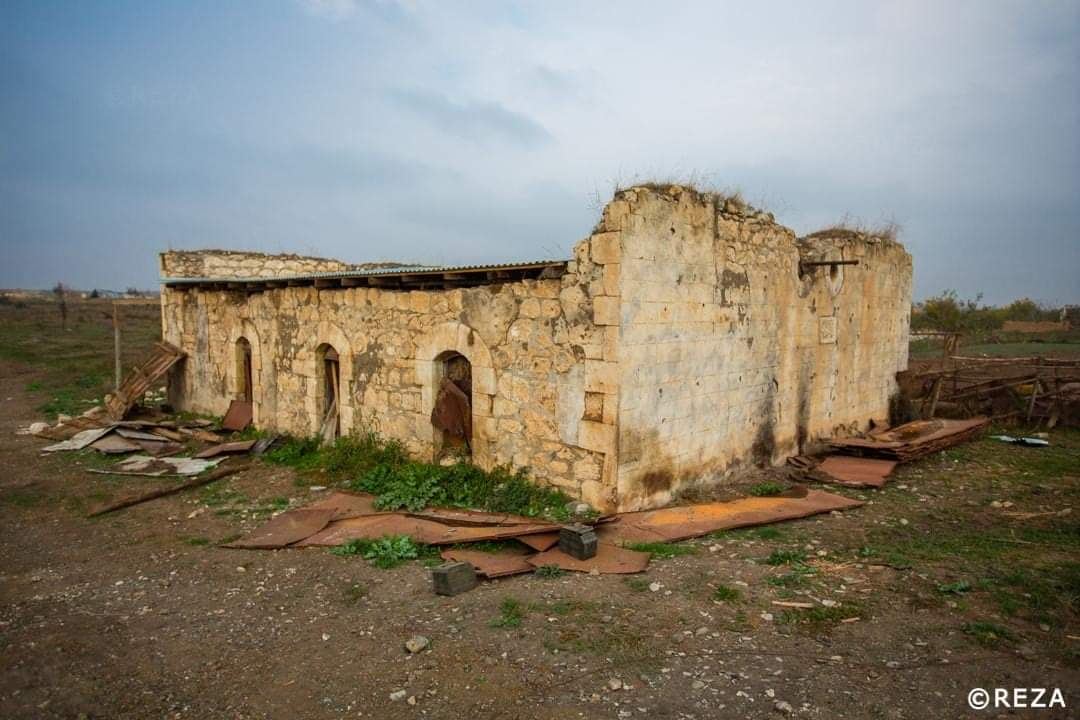 İşğaldan azad edilən Alxanlı kəndində dağılmış məscid (FOTO) - Gallery Image