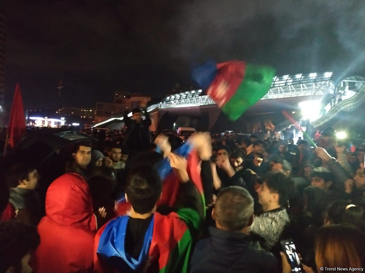 Paytaxt sakinləri tarixi Qələbəni qeyd edir (FOTO) - Gallery Image