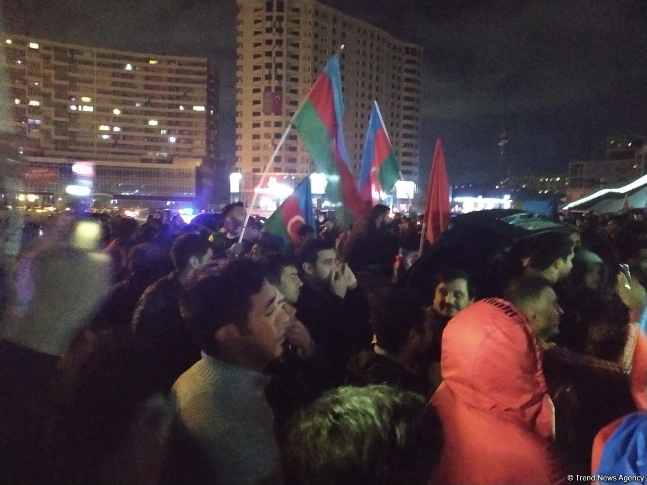 Paytaxt sakinləri tarixi Qələbəni qeyd edir (FOTO) - Gallery Image