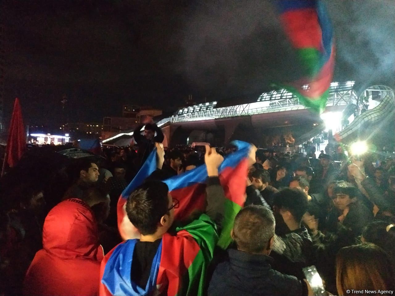 Paytaxt sakinləri tarixi Qələbəni qeyd edir (FOTO) - Gallery Image