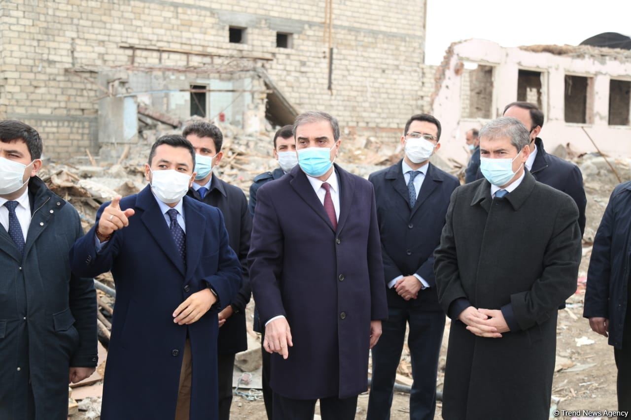 İƏT Gənclər Forumunun rəhbəri Gəncədə ermənilərin terror törətdiyi əraziyə baş çəkib (FOTO) - Gallery Image