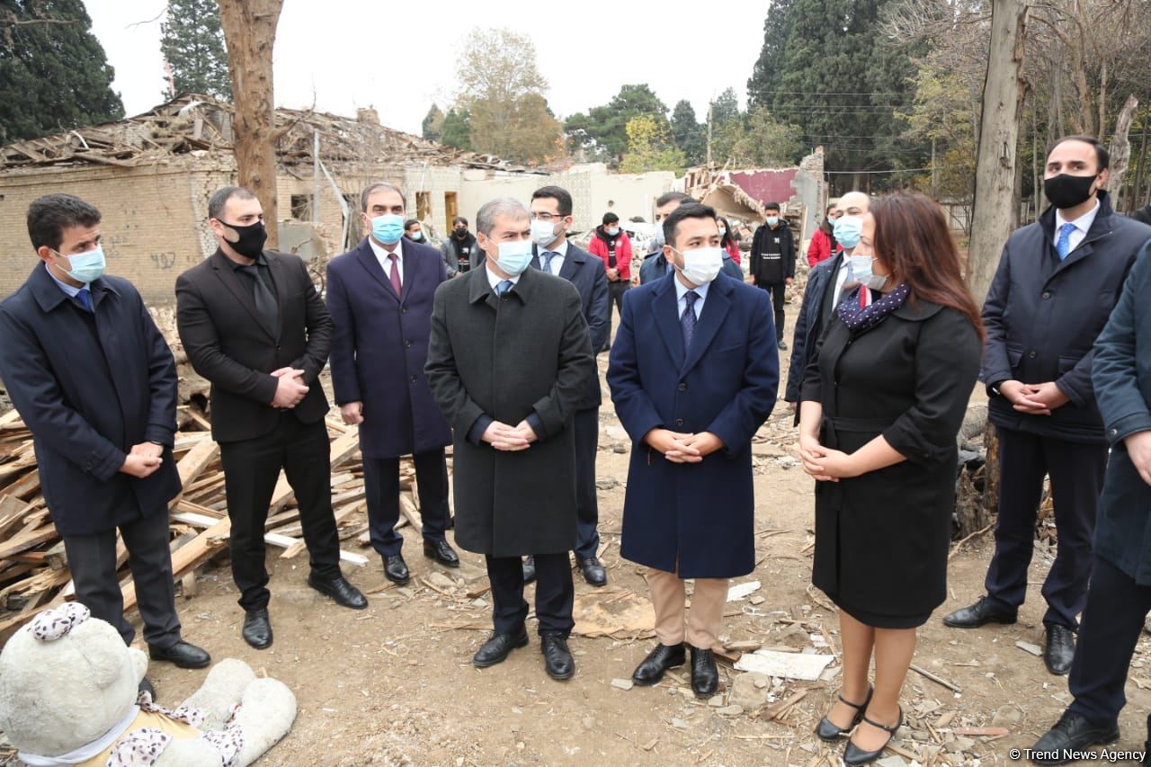 İƏT Gənclər Forumunun rəhbəri Gəncədə ermənilərin terror törətdiyi əraziyə baş çəkib (FOTO) - Gallery Image