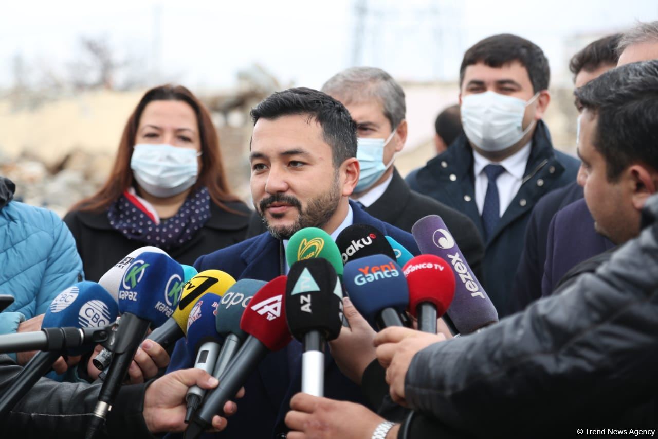 İƏT Gənclər Forumunun rəhbəri Gəncədə ermənilərin terror törətdiyi əraziyə baş çəkib (FOTO) - Gallery Image
