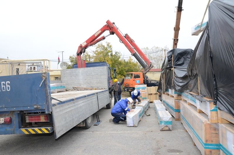 Bakıya yeni liftlər gətirilib (FOTO) - Gallery Image
