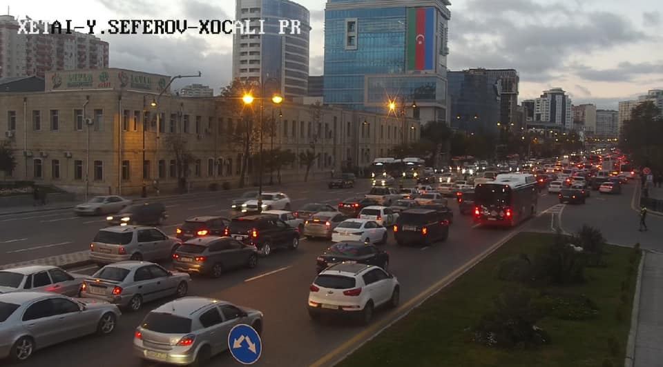 Paytaxtın küçə və prospektlərində sıxlıq müşahidə edilir - BNA (FOTO) - Gallery Image