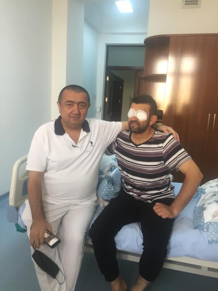 İki gözünü itirmiş əsgər yenidən cəbhəyə qayıtmaq istəyirdi - Həkim (FOTO) - Gallery Image