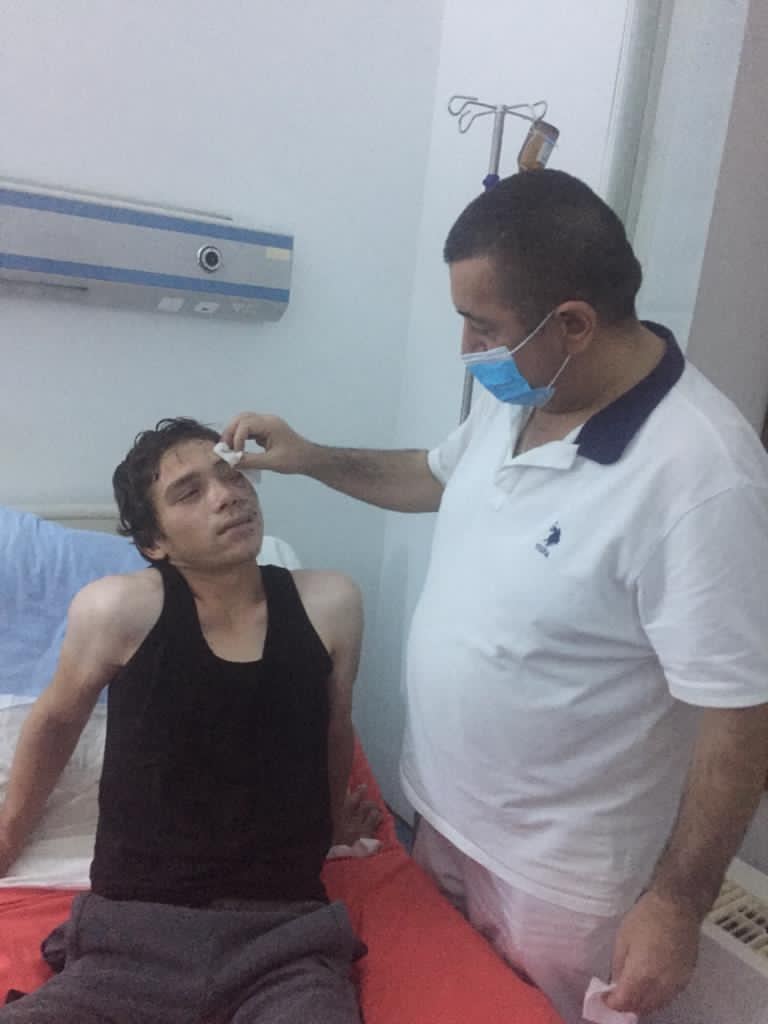 İki gözünü itirmiş əsgər yenidən cəbhəyə qayıtmaq istəyirdi - Həkim (FOTO) - Gallery Image