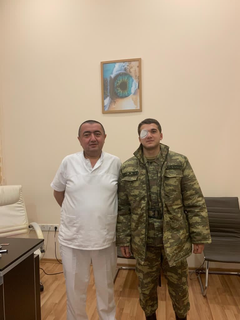İki gözünü itirmiş əsgər yenidən cəbhəyə qayıtmaq istəyirdi - Həkim (FOTO) - Gallery Image