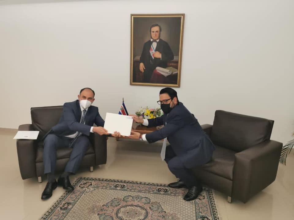 Azərbaycan səfiri etimadnaməsini Kosta-Rikada Prezidentinə təqdim edib (FOTO) - Gallery Image