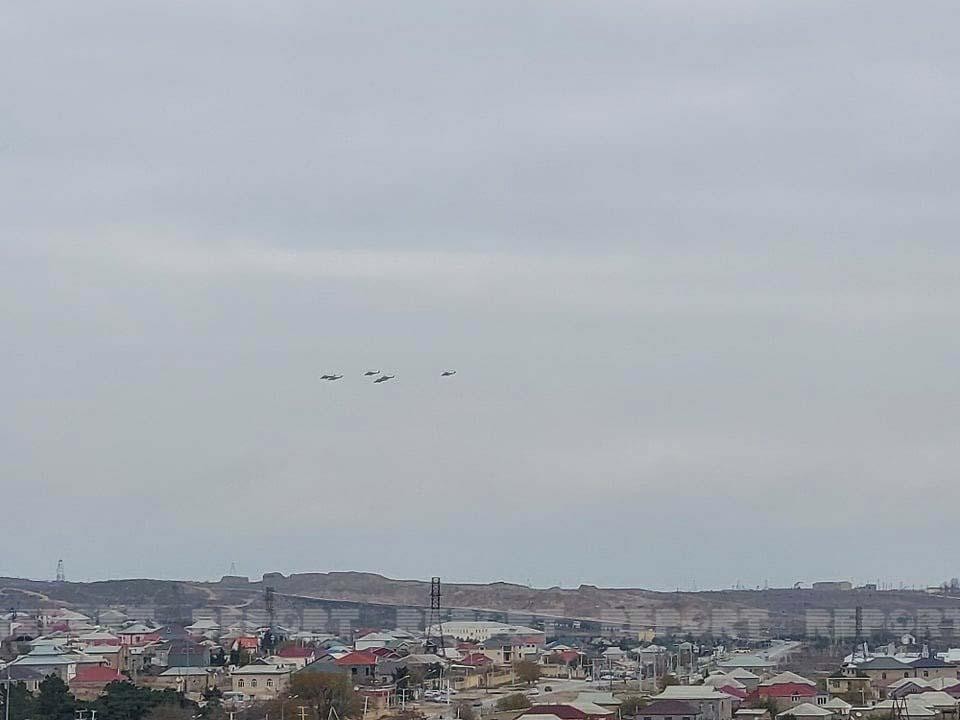 Hərbi təyyarələr Qələbə paradına hazırlıq uçuşları keçirdi- FOTOLAR