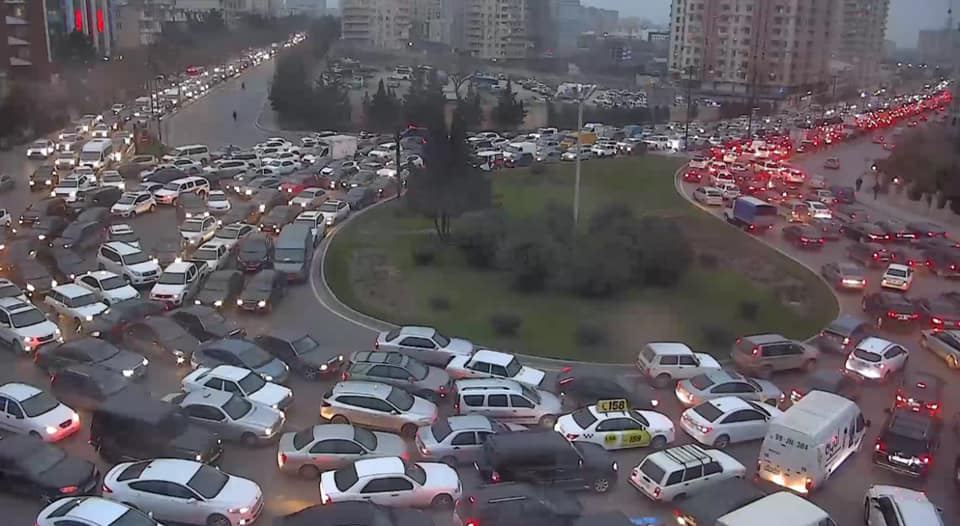 Bakının əsas küçə və prospektlərində tıxac var (FOTO) - Gallery Image