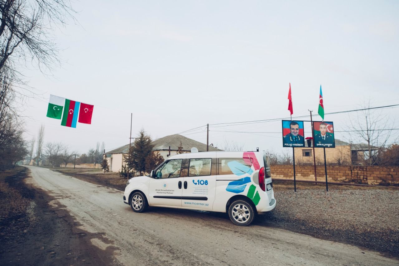 "YAŞAT" əməkdaşları yaralananlar və şəhid ailələri ilə görüşməyə başlayıb (FOTO) - Gallery Image