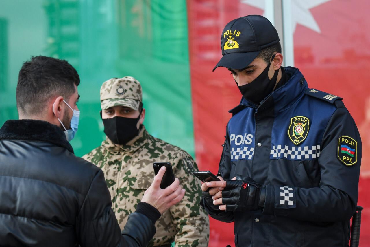 Karantin postlarından icazəsiz keçmək istəyən 1607 avtomobil geri qaytarılıb (FOTO) - Gallery Image