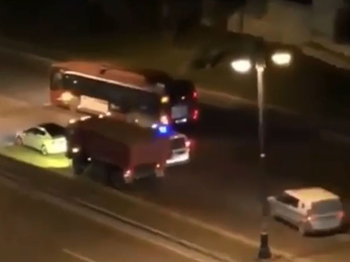 Polisin əmrinə tabe olmayan "Kamaz" sürücülərə belə təhlükə törətdi (VİDEO) - Gallery Image