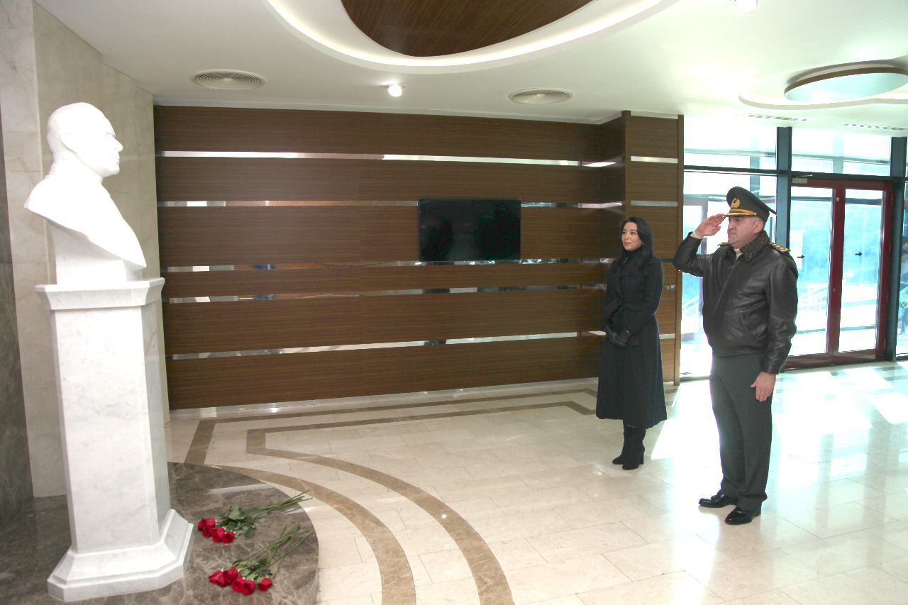 Ombudsman yaralanmış hərbçilərə baş çəkib (FOTO) - Gallery Image