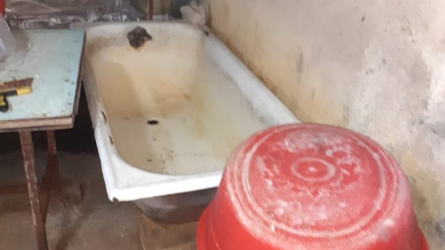 Hamam vannasında saxlanılan südü satışa çıxaranlar ifşa olundu- FOTOLAR
